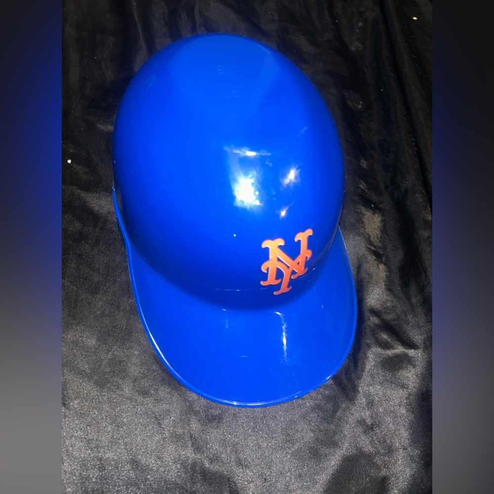 NY Mets Plastic Souvenir Helmet